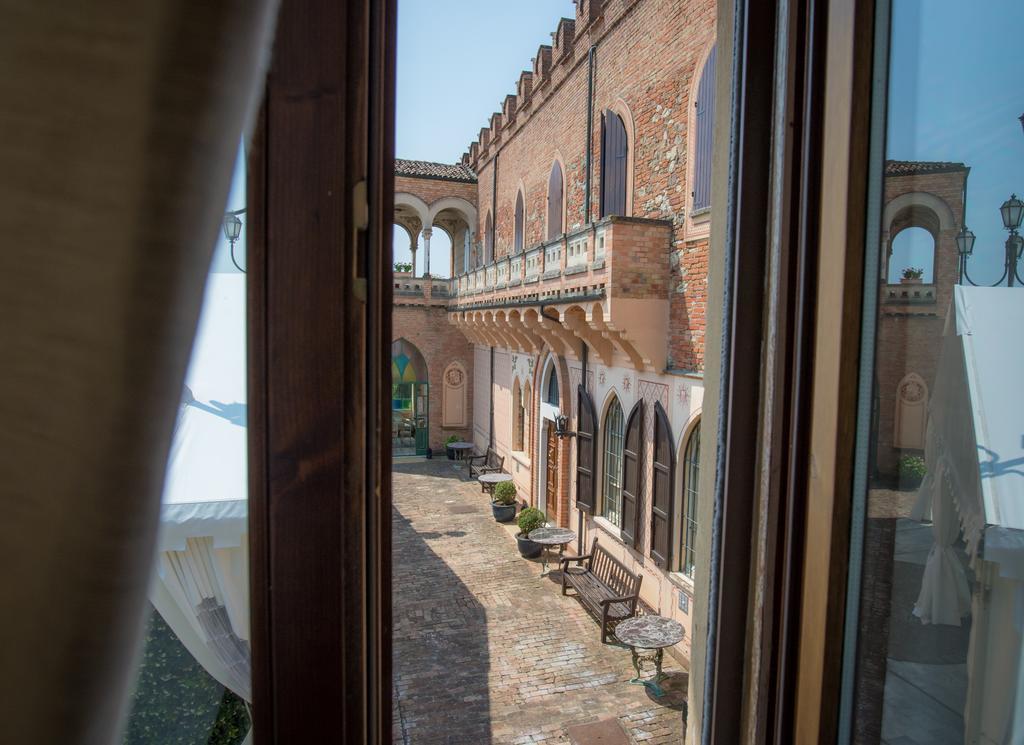 Castello Di Mornico Losana Buitenkant foto